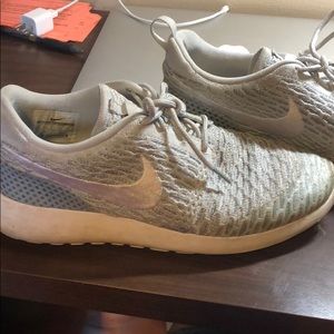 White/Light Grey Nike Roshes